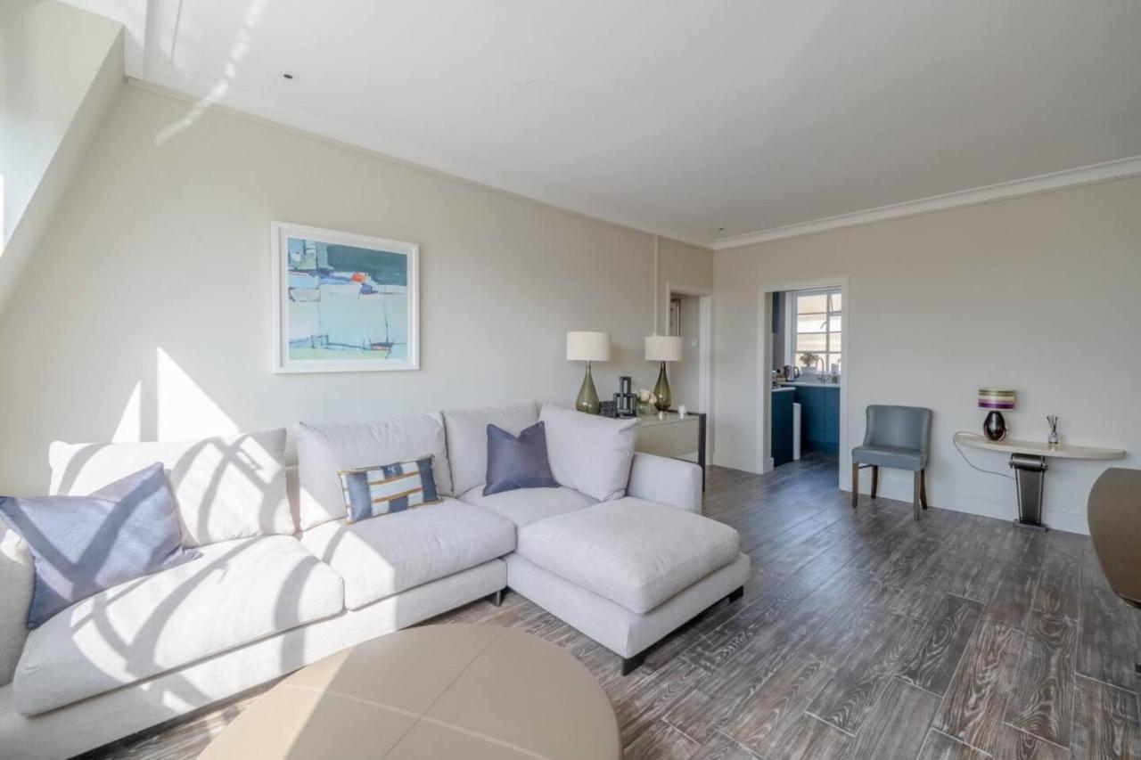 Beautifully Decorated 1bd Oasis - Earl's Court! Appartamento Londra