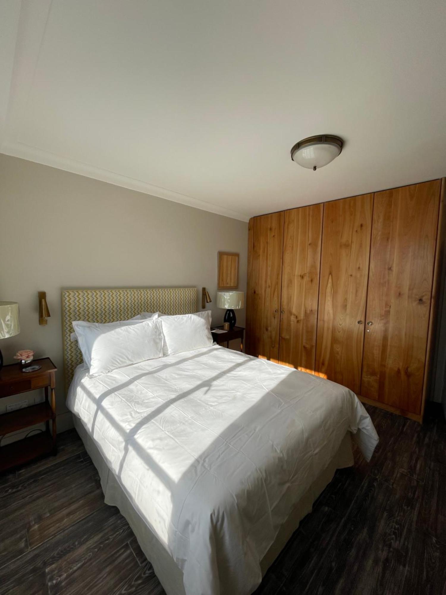 Beautifully Decorated 1bd Oasis - Earl's Court! Appartamento Londra