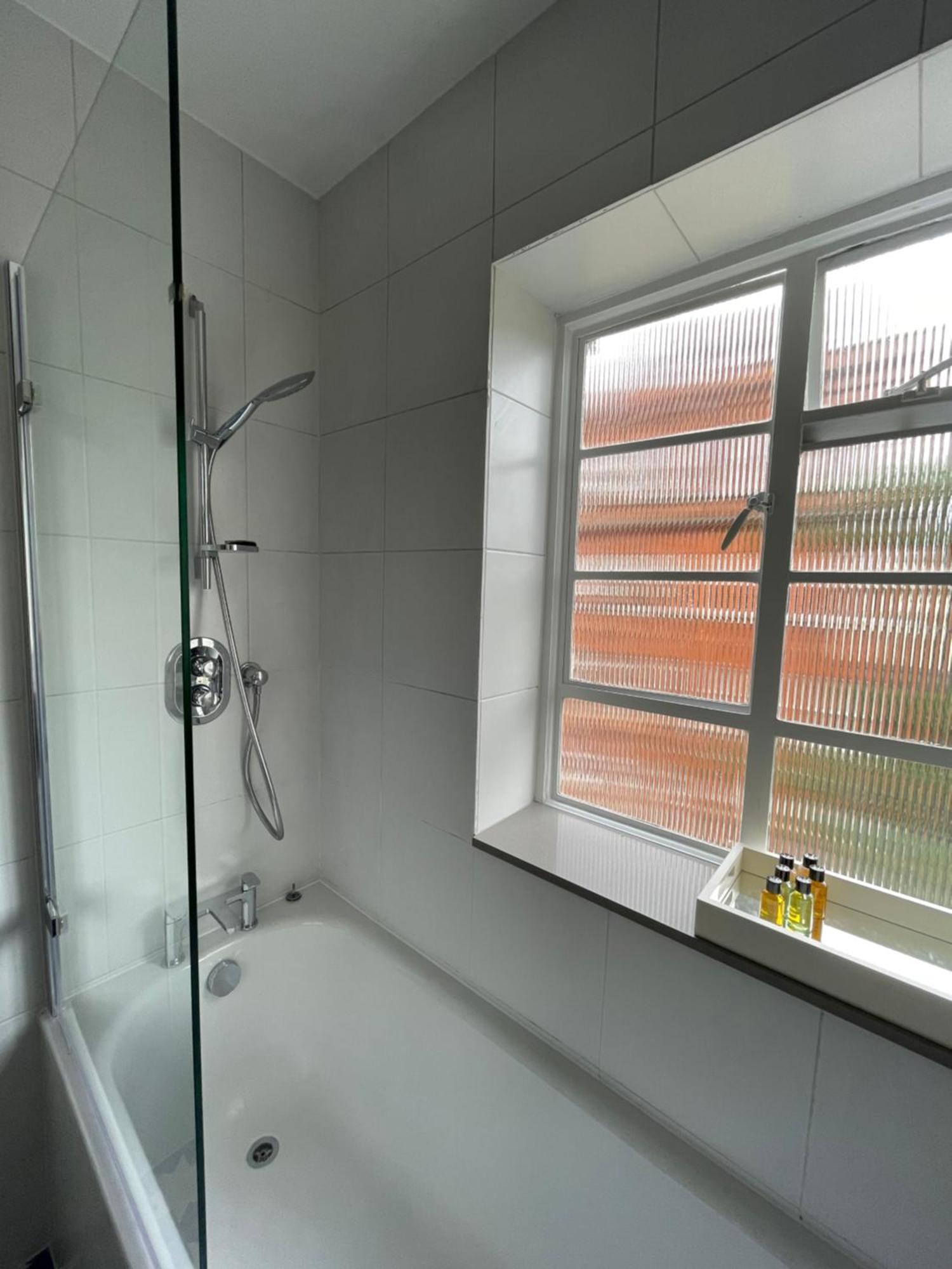 Beautifully Decorated 1bd Oasis - Earl's Court! Londra