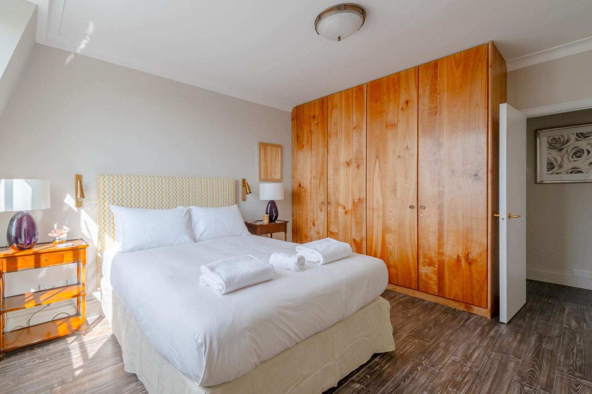 Beautifully Decorated 1bd Oasis - Earl's Court! Londra